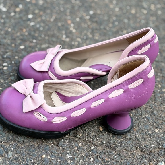 Good condition vintage John Fluevog purple and pink pumps. - Picture 3 of 5